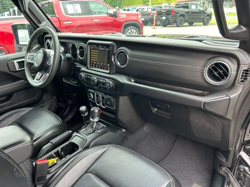 Used 2023 Jeep Wrangler Unlimited Sahara w/ Cold Weather Group AWD/4WD image 23