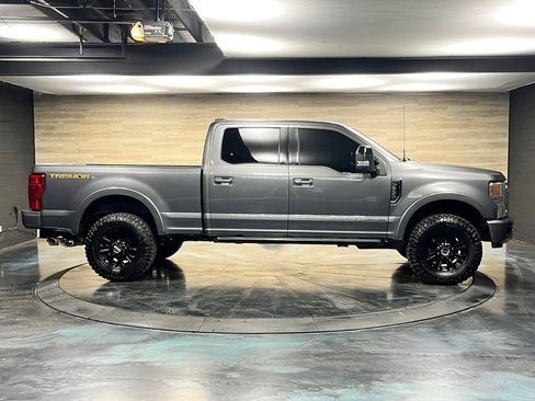 Used 2022 Ford F250 Platinum w/ FX4 Off-Road Package AWD/4WD image 24