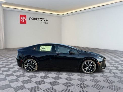 New 2025 Toyota Prius Plug-In Hybrid FWD image 2