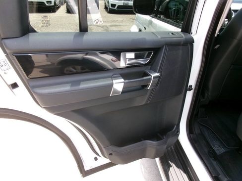 Used 2015 Land Rover LR4 HSE AWD/4WD image 18
