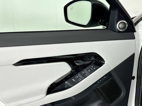 New 2026 Land Rover Range Rover Evoque Dynamic SE image 17