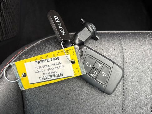 Used 2024 Volkswagen Tiguan Wolfsburg Edition image 33
