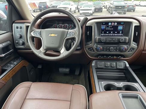 Used 2015 Chevrolet Silverado 1500 High Country w/ High Country Premium Package AWD/4WD image 14