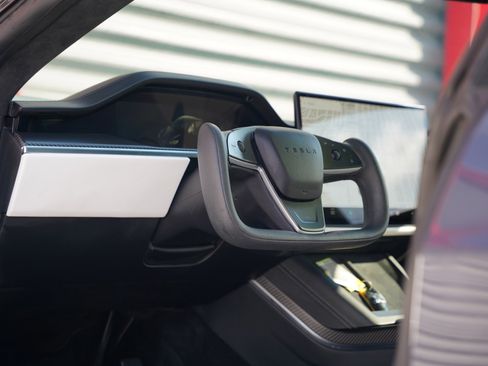 Used 2021 Tesla Model S Plaid image 8