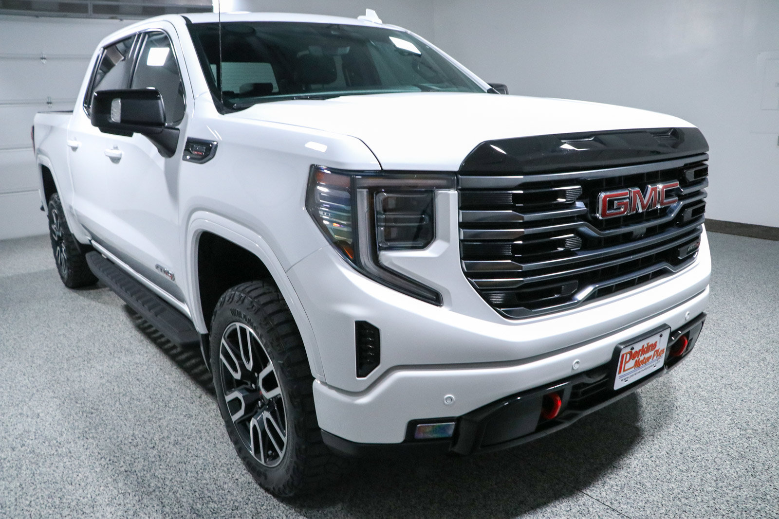 Used 2025 GMC Sierra 1500 AT4 w/ AT4 Premium Package AWD/4WD image 5