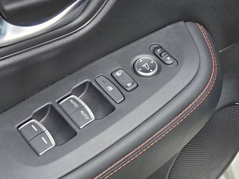 Used 2025 Honda HR-V Sport image 16