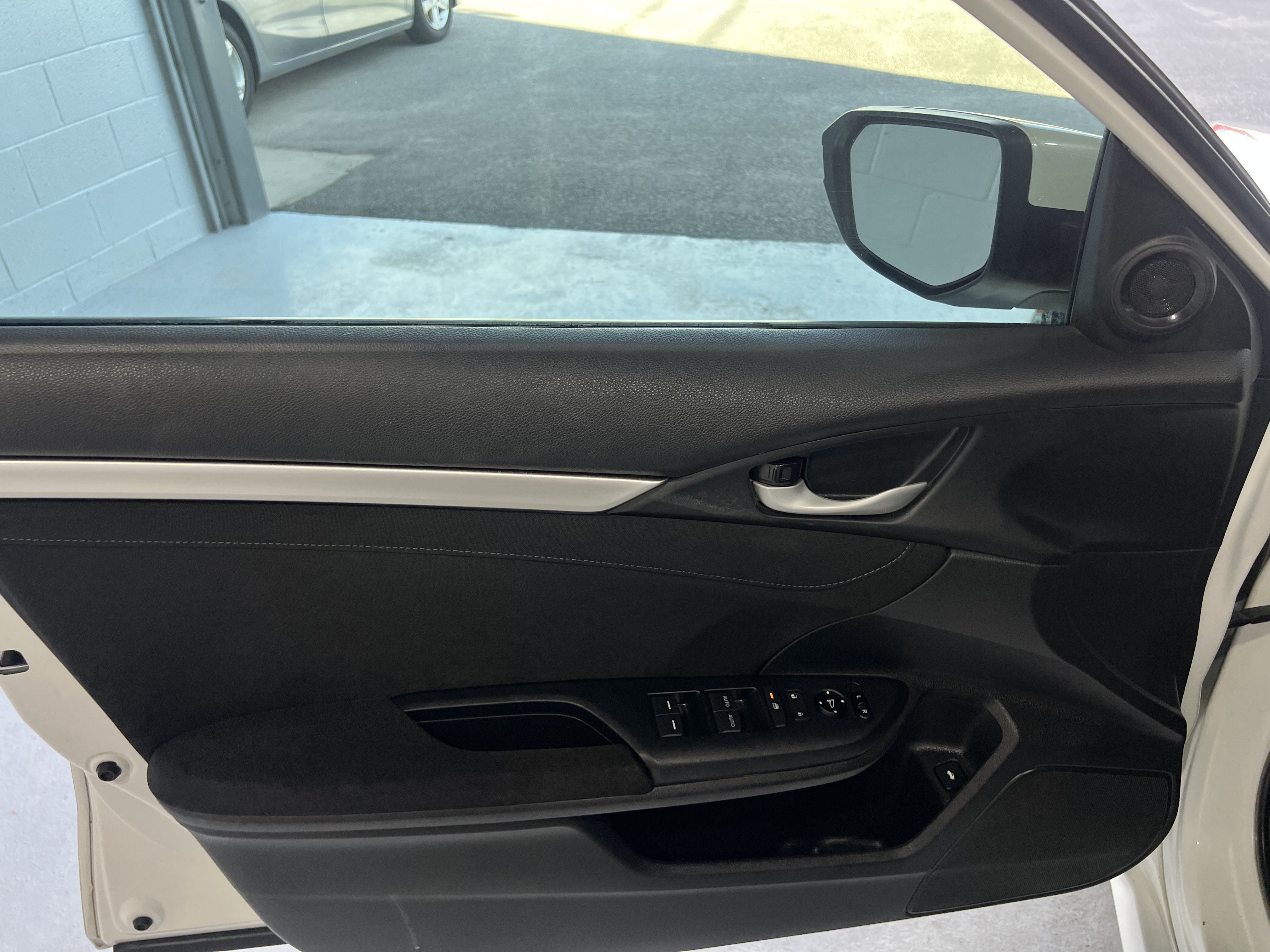 Used 2018 Honda Civic EX image 9