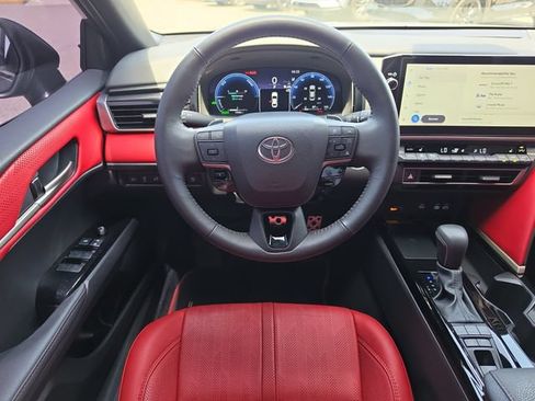 Used 2025 Toyota Camry XSE FWD image 9