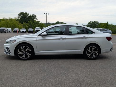 Used 2025 Volkswagen Jetta SEL FWD image 6