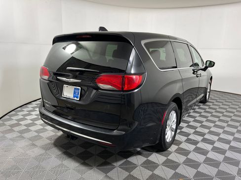 Used 2019 Chrysler Pacifica Touring Plus image 7