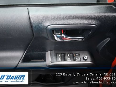 Used 2016 Toyota Tacoma TRD Off-Road AWD/4WD image 24