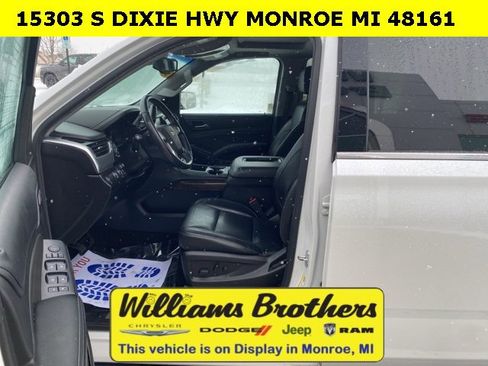 Used 2017 Chevrolet Suburban LT image 12