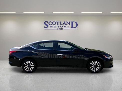 Used 2024 Nissan Altima 2.5 SV FWD image 5