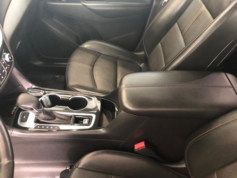 Used 2023 Chevrolet Equinox Premier image 8