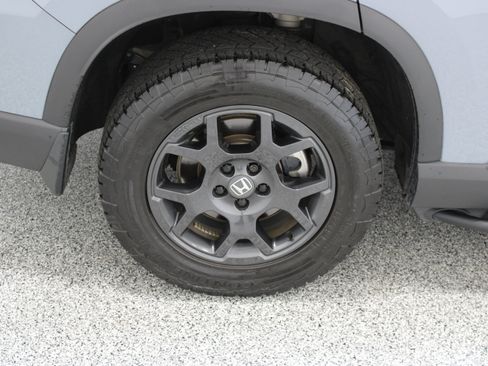 Used 2025 Honda Pilot TrailSport image 6