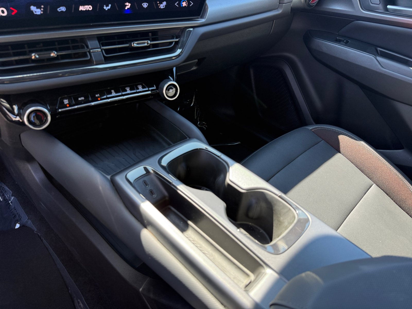 Used 2024 Chevrolet Equinox EV RS FWD image 13