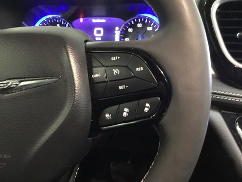 Used 2024 Chrysler Pacifica Limited w/ S Appearance Package image 42