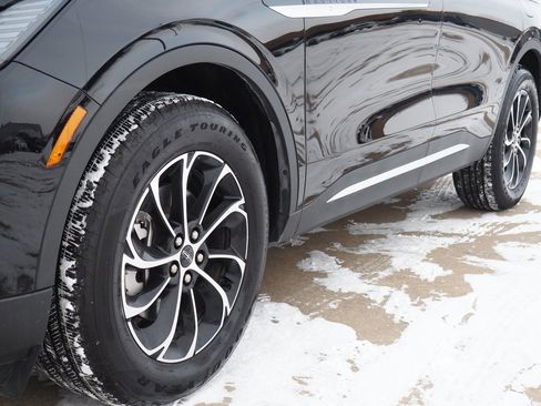 Used 2025 Lincoln Nautilus Premier image 10