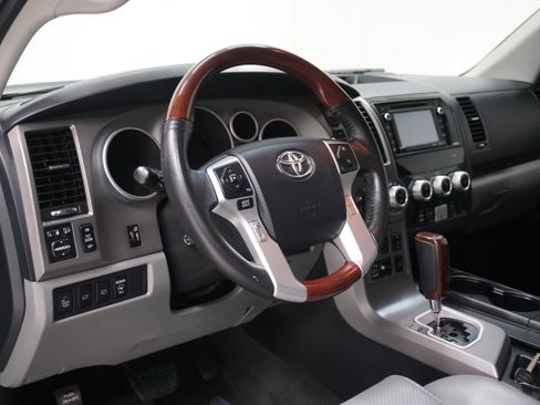 Used 2015 Toyota Sequoia Platinum image 9