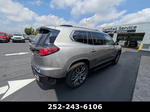 Used 2026 GMC Acadia Denali Ultimate w/ LPO, Floor Liner Package AWD/4WD image 5