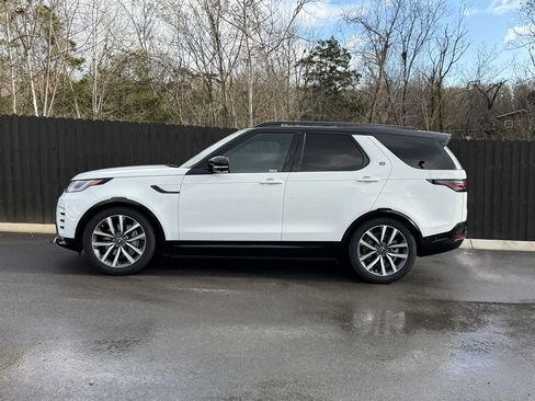 Certified 2025 Land Rover Discovery Dynamic SE image 2