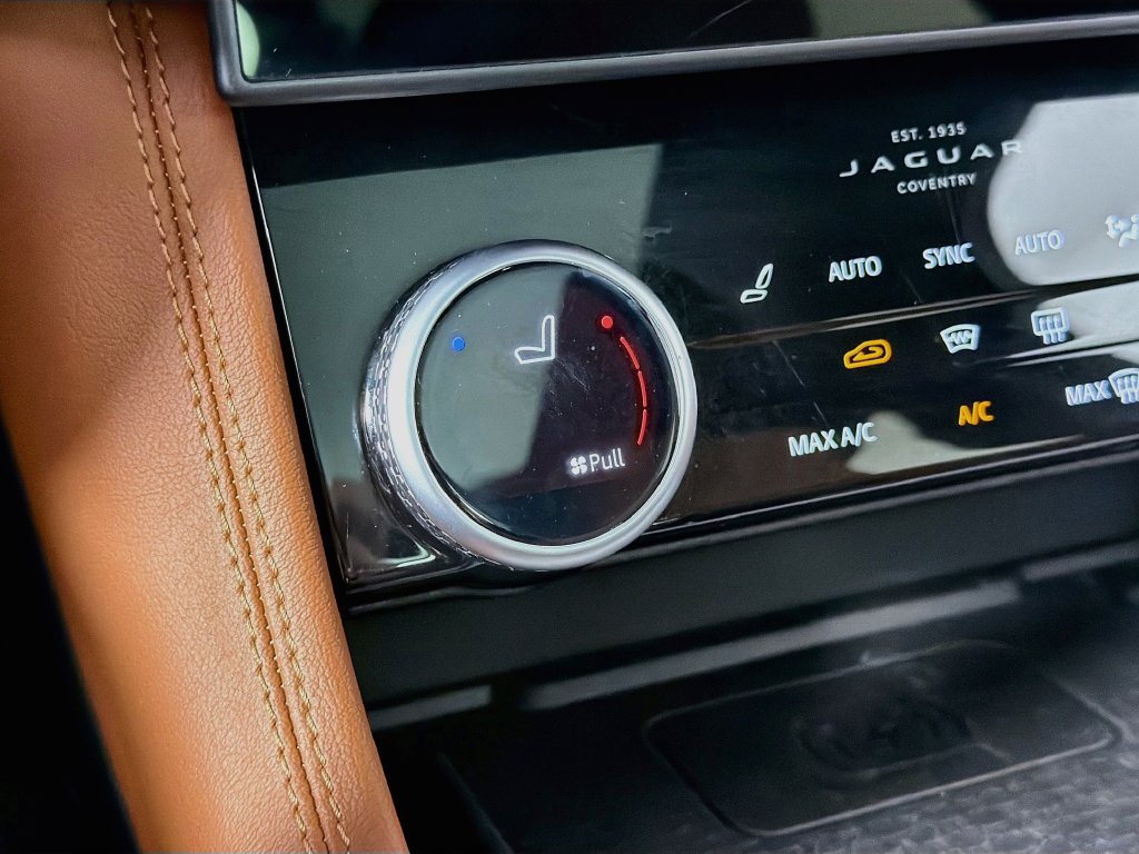 Certified 2025 Jaguar F-PACE R-Dynamic S AWD/4WD image 27