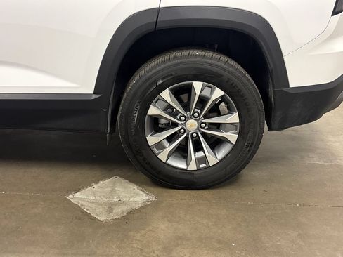 Used 2026 Chevrolet Equinox LT FWD image 14