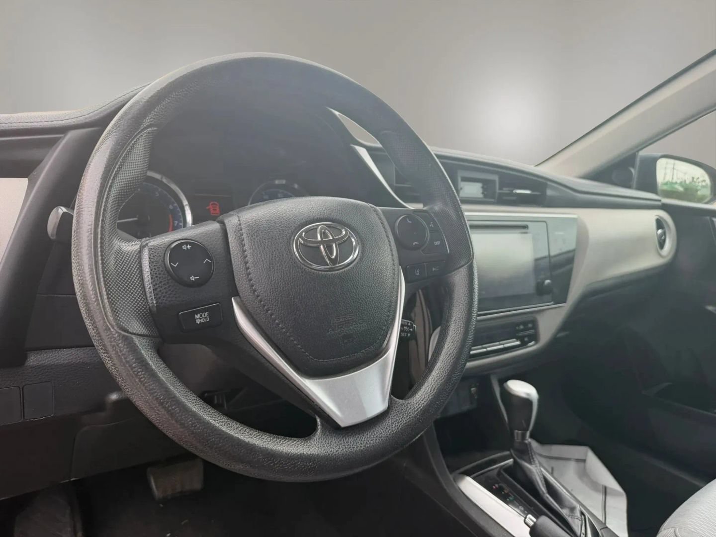 Used 2017 Toyota Corolla LE w/ LE Premium Package FWD image 11