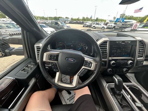 Used 2015 Ford F150 Platinum w/ Equipment Group 701A Luxury AWD/4WD image 31