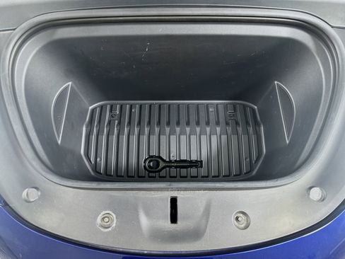 Used 2022 Tesla Model Y Long Range image 32