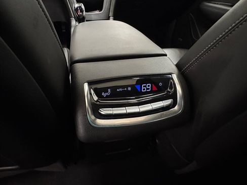 Used 2022 Cadillac XT6 Premium Luxury AWD/4WD image 24