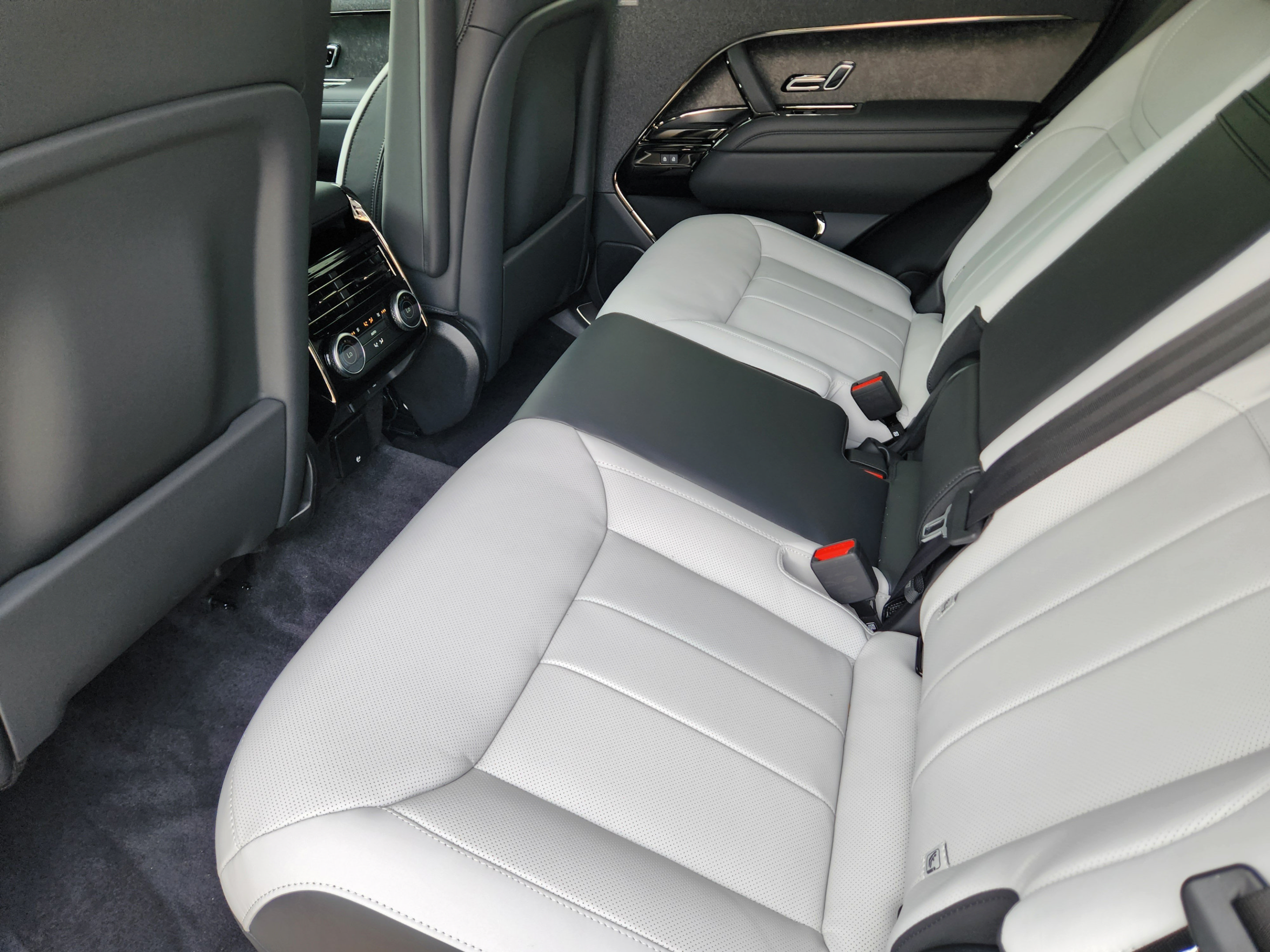 New 2026 Land Rover Range Rover Sport Dynamic SE AWD/4WD image 24