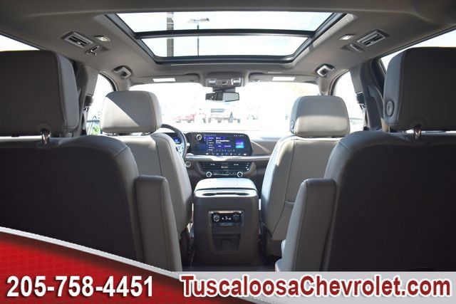 Used 2025 Chevrolet Suburban Z71 w/ Comfort Package AWD/4WD image 14