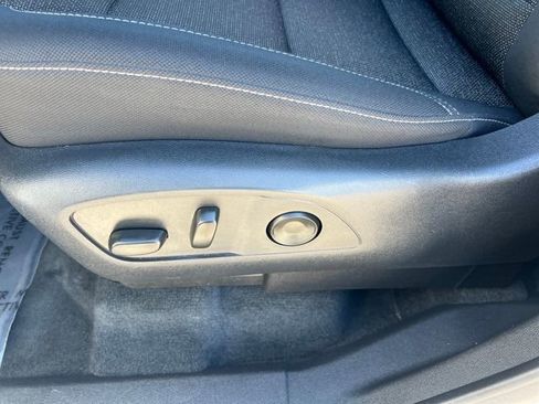 Used 2025 Chevrolet Traverse LT image 12