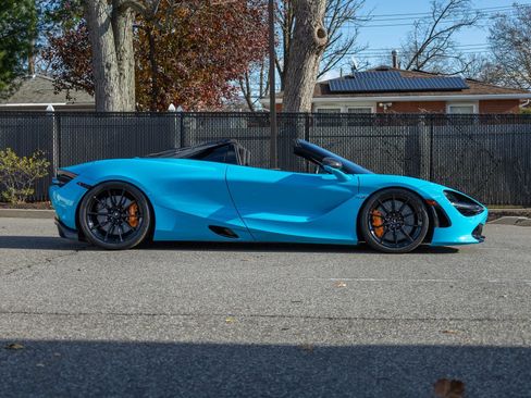 Used 2022 McLaren 720S Spider image 25