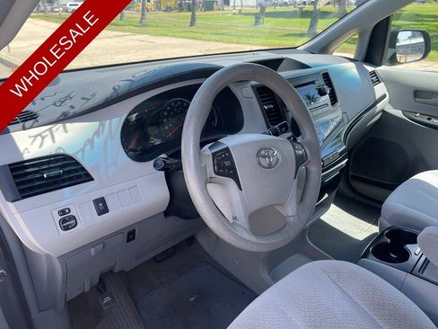 Used 2013 Toyota Sienna LE FWD image 9