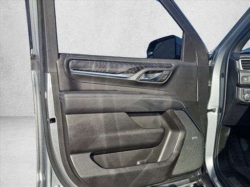 Used 2024 GMC Yukon XL Denali w/ Advanced Technology Package image 15