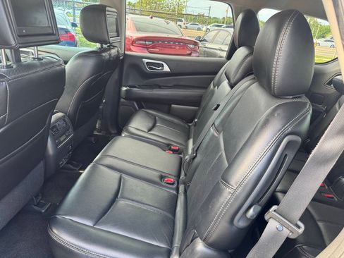 Used 2015 Nissan Pathfinder Platinum w/ Family Entertainment Package AWD/4WD image 13