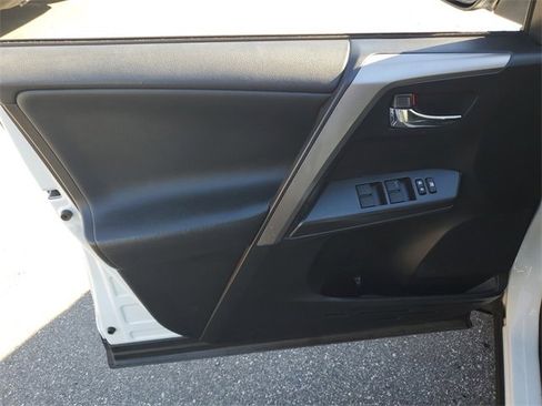 Used 2018 Toyota RAV4 XLE image 14