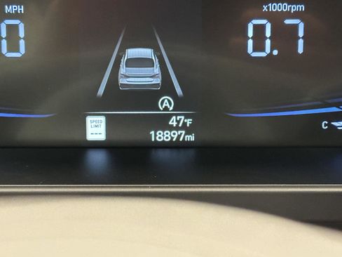 Certified 2024 Hyundai Elantra SE image 17