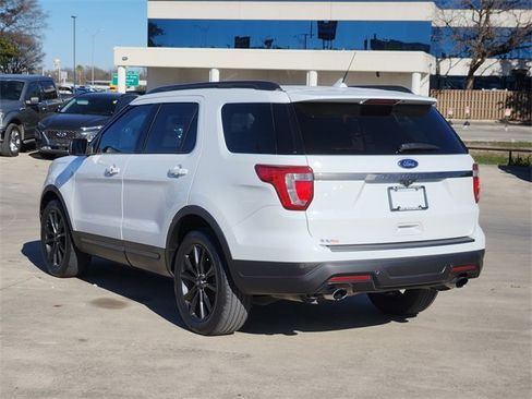 Used 2019 Ford Explorer XLT w/ Equipment Group 202A image 7