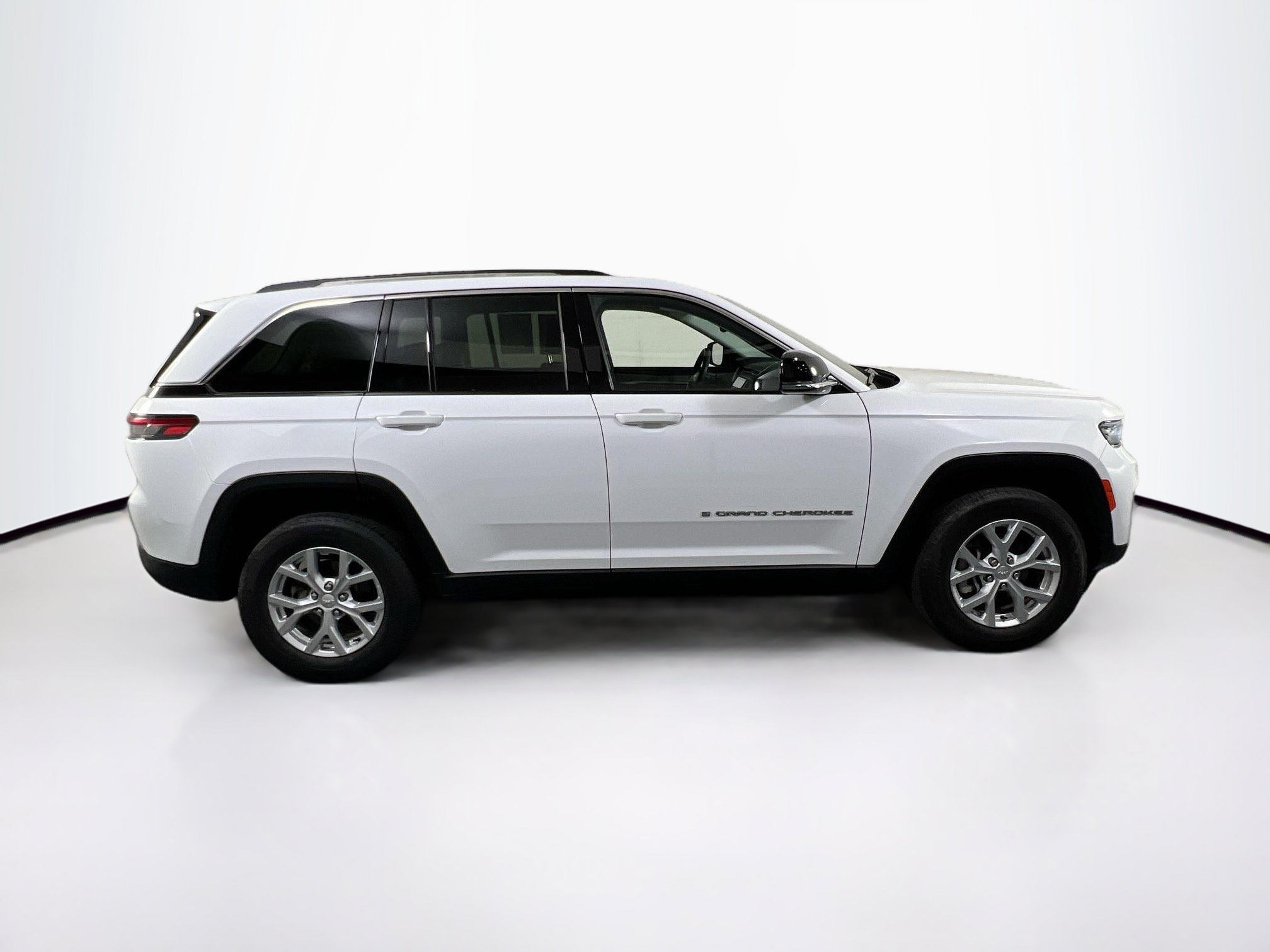 Used 2023 Jeep Grand Cherokee Limited AWD/4WD image 4