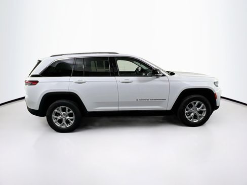Used 2023 Jeep Grand Cherokee Limited AWD/4WD image 4