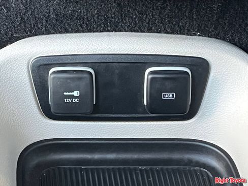 Used 2020 Chrysler Pacifica Limited FWD image 26