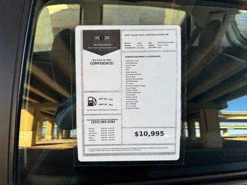 Used 2017 Toyota Yaris L image 29