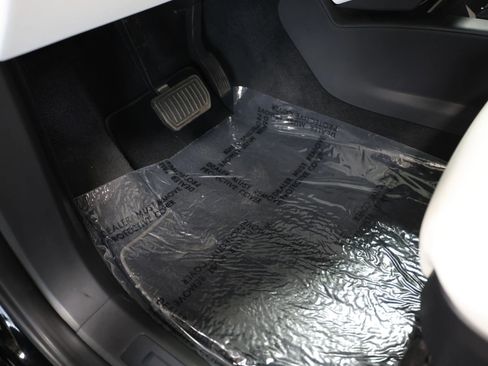 Used 2020 Tesla Model X image 32