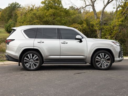 Used 2024 Lexus LX 600 4WD w/ Luxury Package image 10
