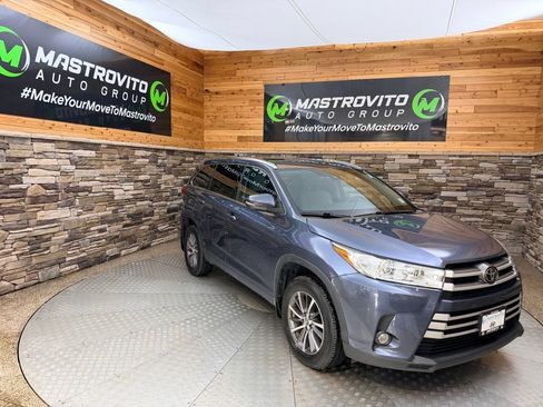 Used 2018 Toyota Highlander XLE AWD/4WD image 8
