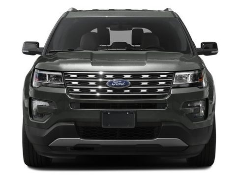 Used 2017 Ford Explorer XLT FWD image 4