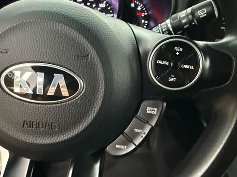 Used 2019 Kia Soul + FWD image 17
